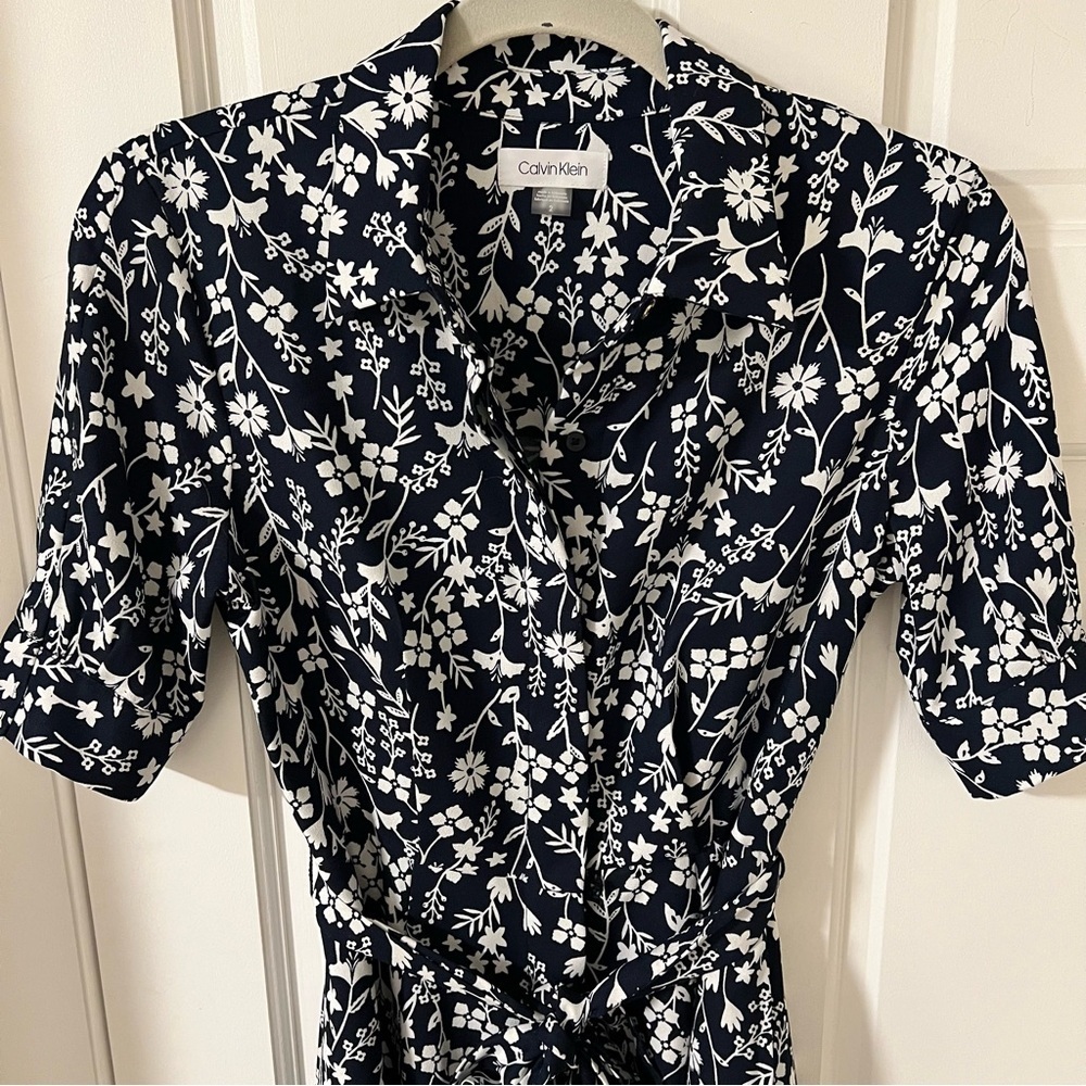 Calvin Klein Women’s  Floral Belted Shirtdress Navy/ White size 2 - Picture 4 of 6